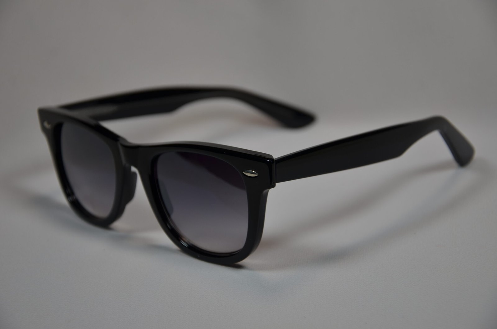 GNRK003 (1) Avenue™ Classic Unisex Sunglasses – Timeless Everyday Frame with Modern Fashion Design 003 - Image 1