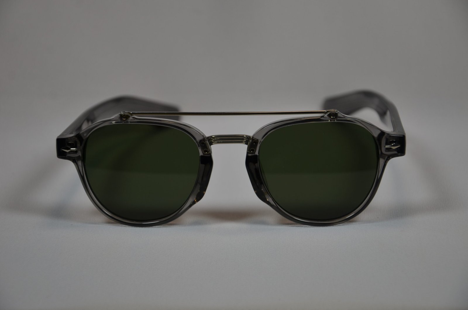 GNRK005C1 (2) Avenue™ Classic Unisex Sunglasses – Timeless Everyday Frame with Modern Fashion Design 005 - Image 1