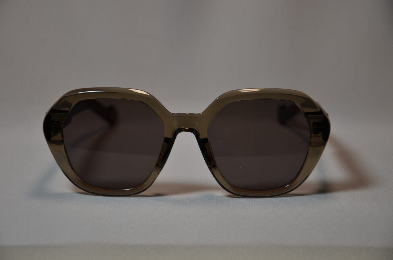GNRK007 (2) Avenue™ Classic Unisex Sunglasses – Timeless Everyday Frame with Modern Fashion Design 007 - الصورة 1
